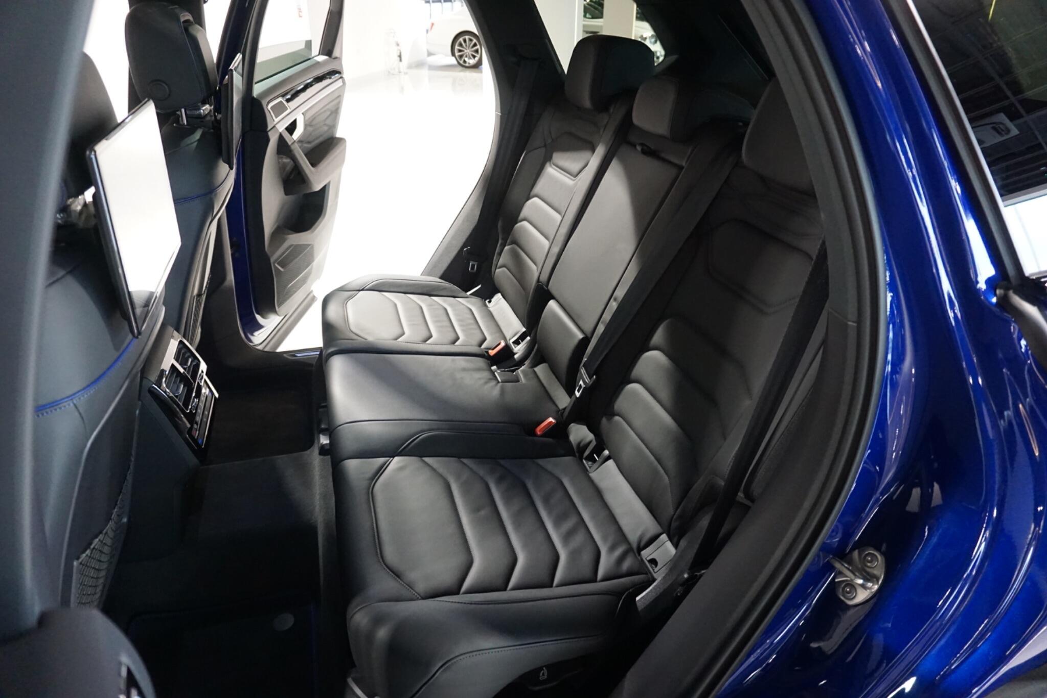 Volkswagen Touareg 3.0 V6 TSI eHybrid 14.3kWh R SUV 5dr Petrol Plug-in Hybrid Tiptronic 4Motion Euro 6 (s/s) (462 ps)